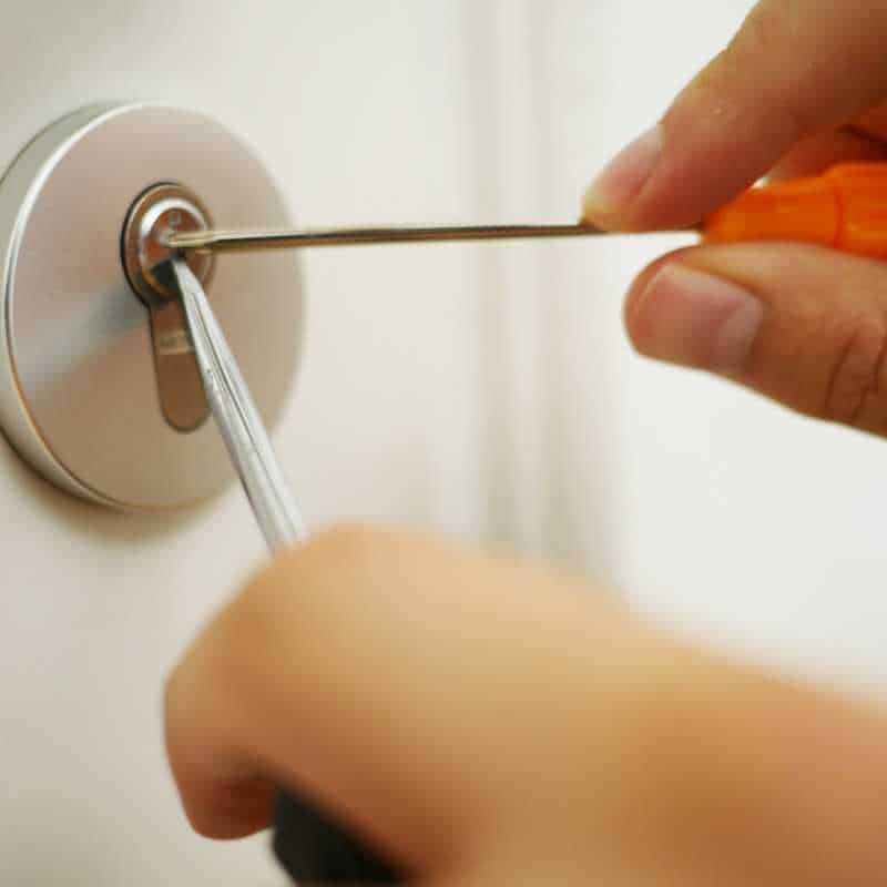 Apertura de puertas en Azkoitia